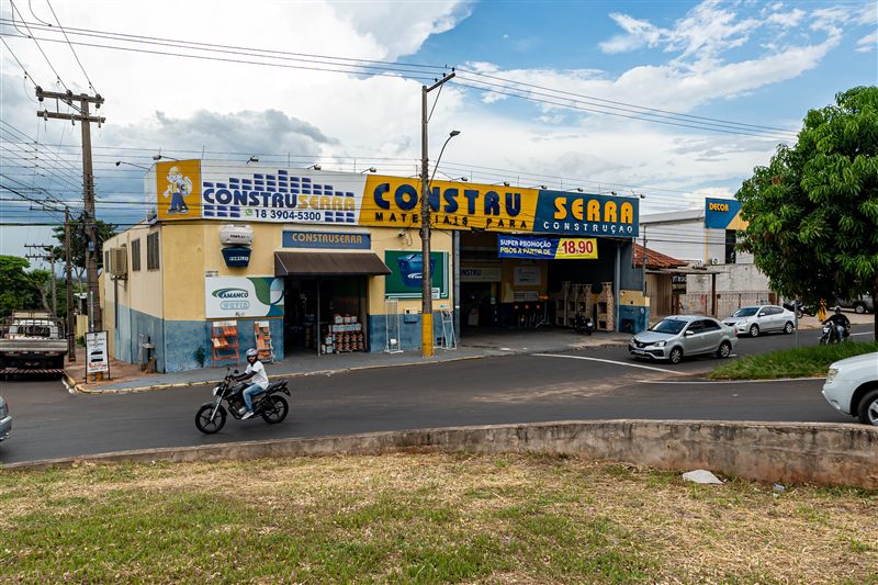 Variedade de produtos para construção e reforma — Construserra
